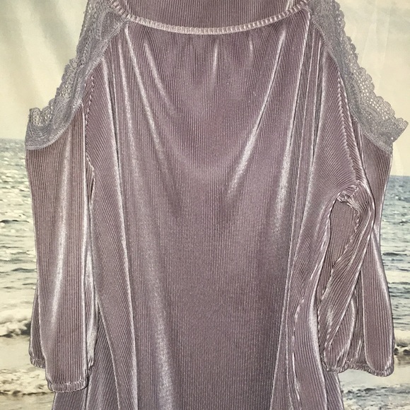 Silky open shoulder top - Picture 4 of 4